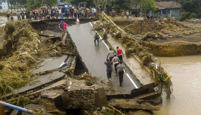 585cc916383a5-banjir-bandang-bima_663_382